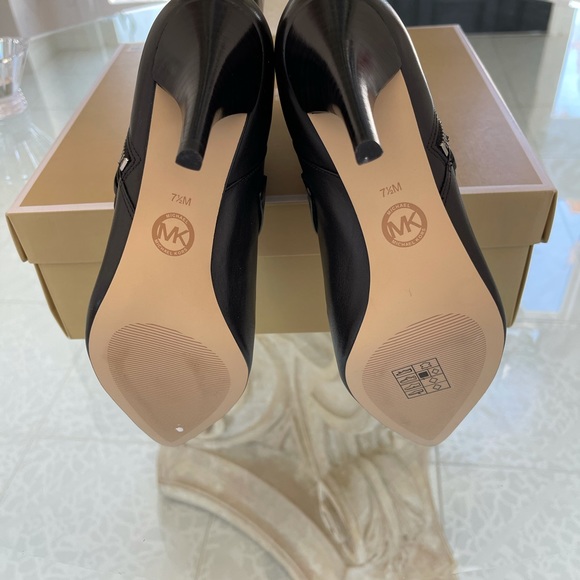 MICHAEL Michael Kors Lori Booties...NIB - Picture 3 of 6
